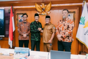Bupati Yulianto didampingi Wakil Bupati M Ihpan dan Pelaksana Tugas Kepala Dinas Sosial Pasaman Barat Vanvoni Gorbi di Kemensos