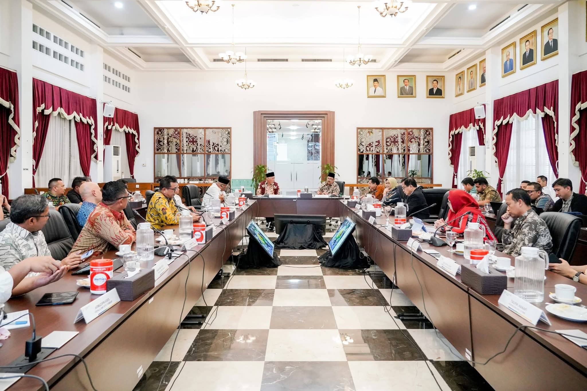 Menteri PPN Minta Percepatan Pembangunan Pelabuhan Teluk Tapang Pasbar