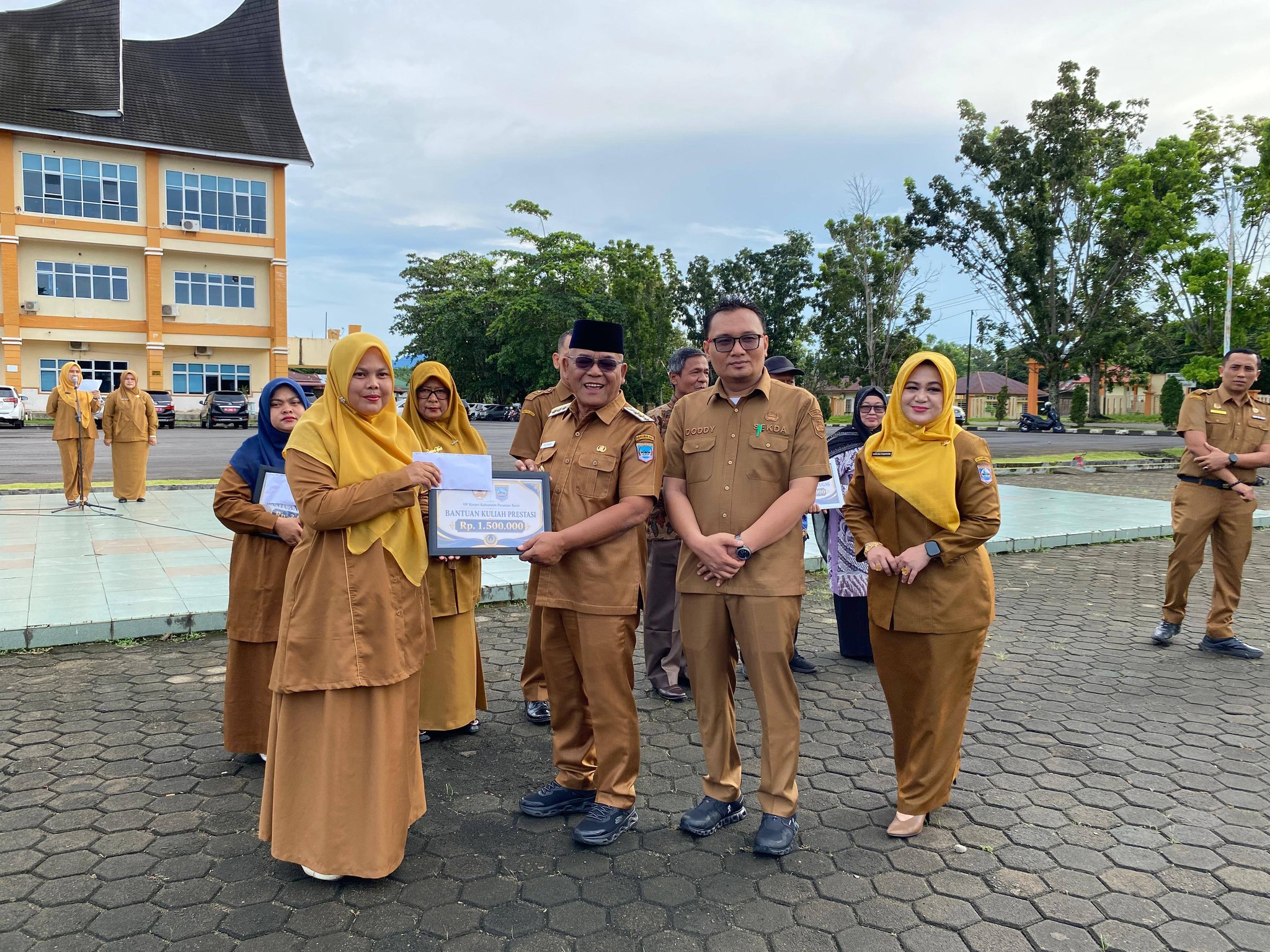 Wujud Solidaritas, Korpri Pasaman Barat Salurkan Berbagai Bantuan untuk ASN dan Keluarga