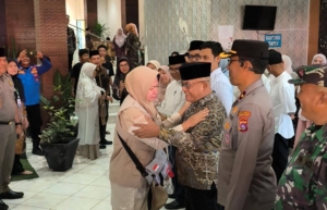 Tangis Haru Iringi Keberangkatan 194 Calon Jemaah Haji Pasaman Barat