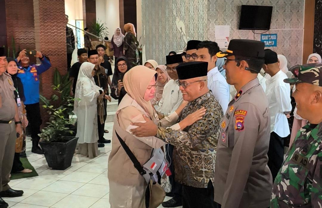 Tangis Haru Iringi Keberangkatan 194 Calon Jemaah Haji Pasaman Barat