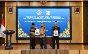 Bupati dan Ketua DPRD Pasaman Barat Terima Langsung Opini WTP LKPD 2025 di Padang