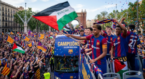 Bintang Barca Lamine Yamal Tuai Pujian Usai Kibarkan Bendera Palestina di Parade Juara La Liga