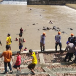 Pemulung Hanyut di Padang, Tiga Perahu Karet Diturunkan Cari Korban