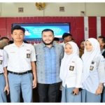 Fadly Amran Lepas 60 Penerima Beasiswa Kuliah ke Guangdong China