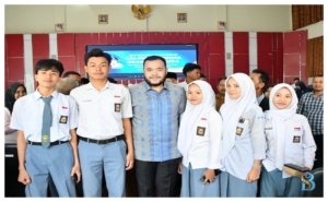 Fadly Amran Lepas 60 Penerima Beasiswa Kuliah ke Guangdong China