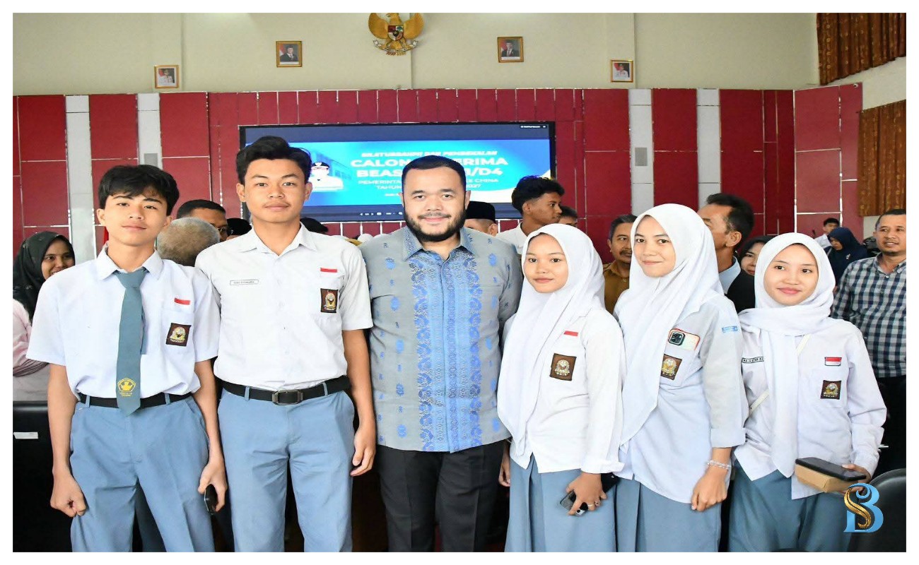 Fadly Amran Lepas 60 Penerima Beasiswa Kuliah ke Guangdong China