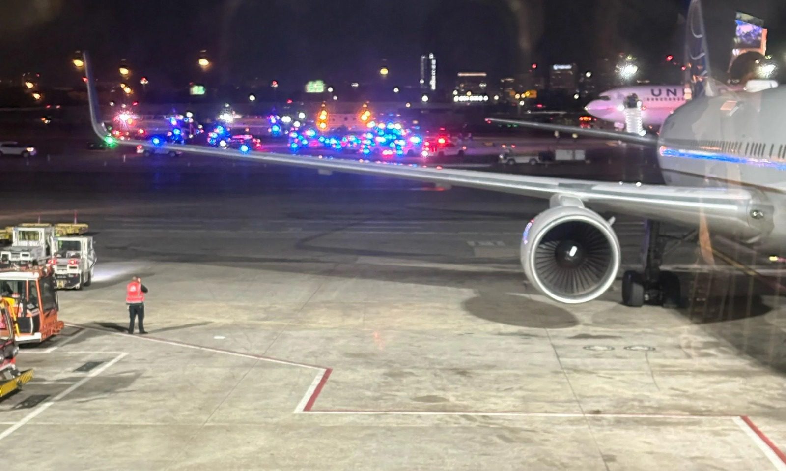Gara Gara Earphone Nirkabel Pesawat United Airlines Terpaksa Balik Arah