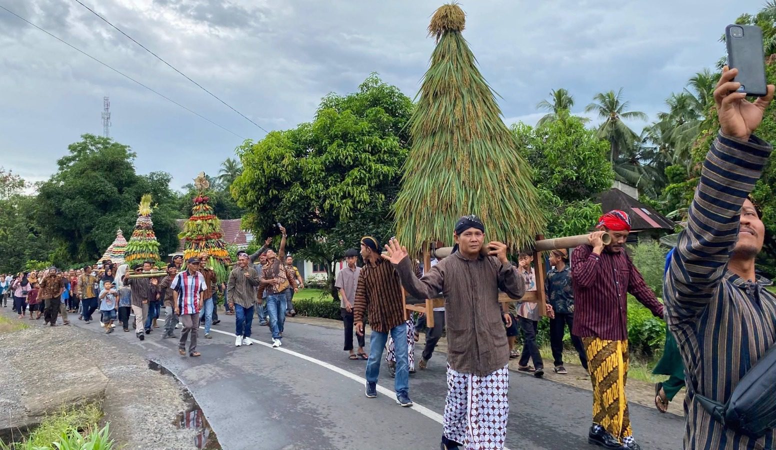 Karnaval Bersih Desa Pasaman Barat Sukses Padukan Filosofi Jawa dan Gotong Royong