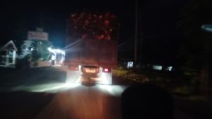 Pengepul Sawit Nakal Bikin Jalur Penghubung Sasak Simpang Empat Rusak Parah