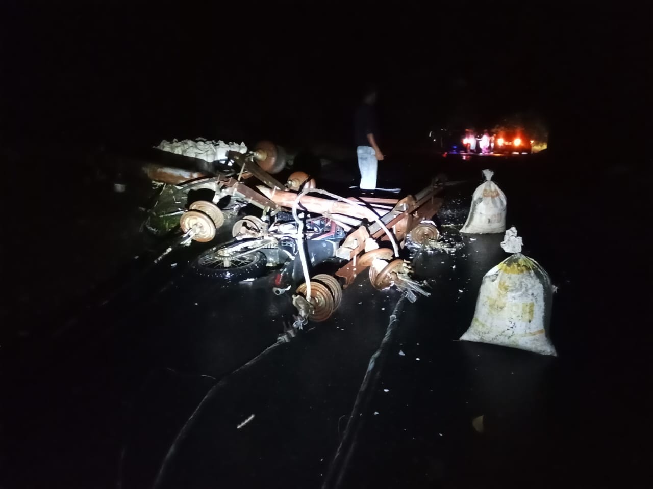 Tiang PLN Roboh di Pasaman Barat Menimpa ASN Hingga Luka Bakar